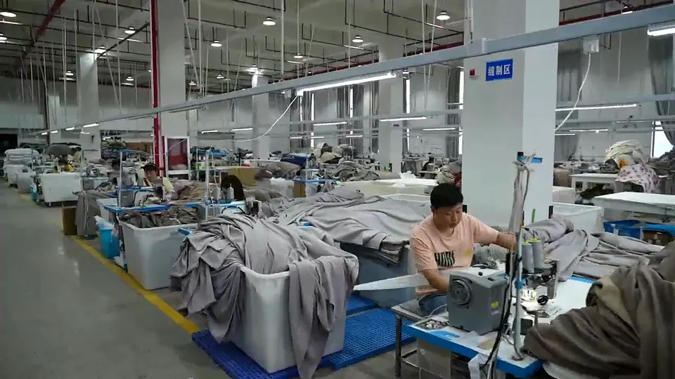 Sewing and fabric handling in the Shengyi production workshop